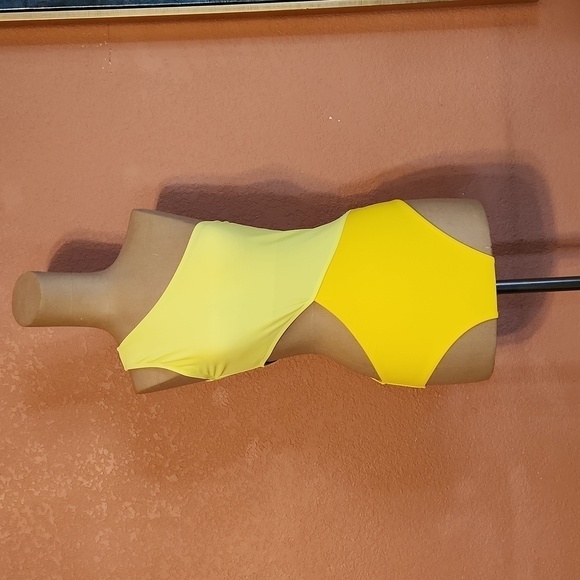 Sassy yellow one shoulder swimsuit! 💛 Size small! - Picture 3 of 6